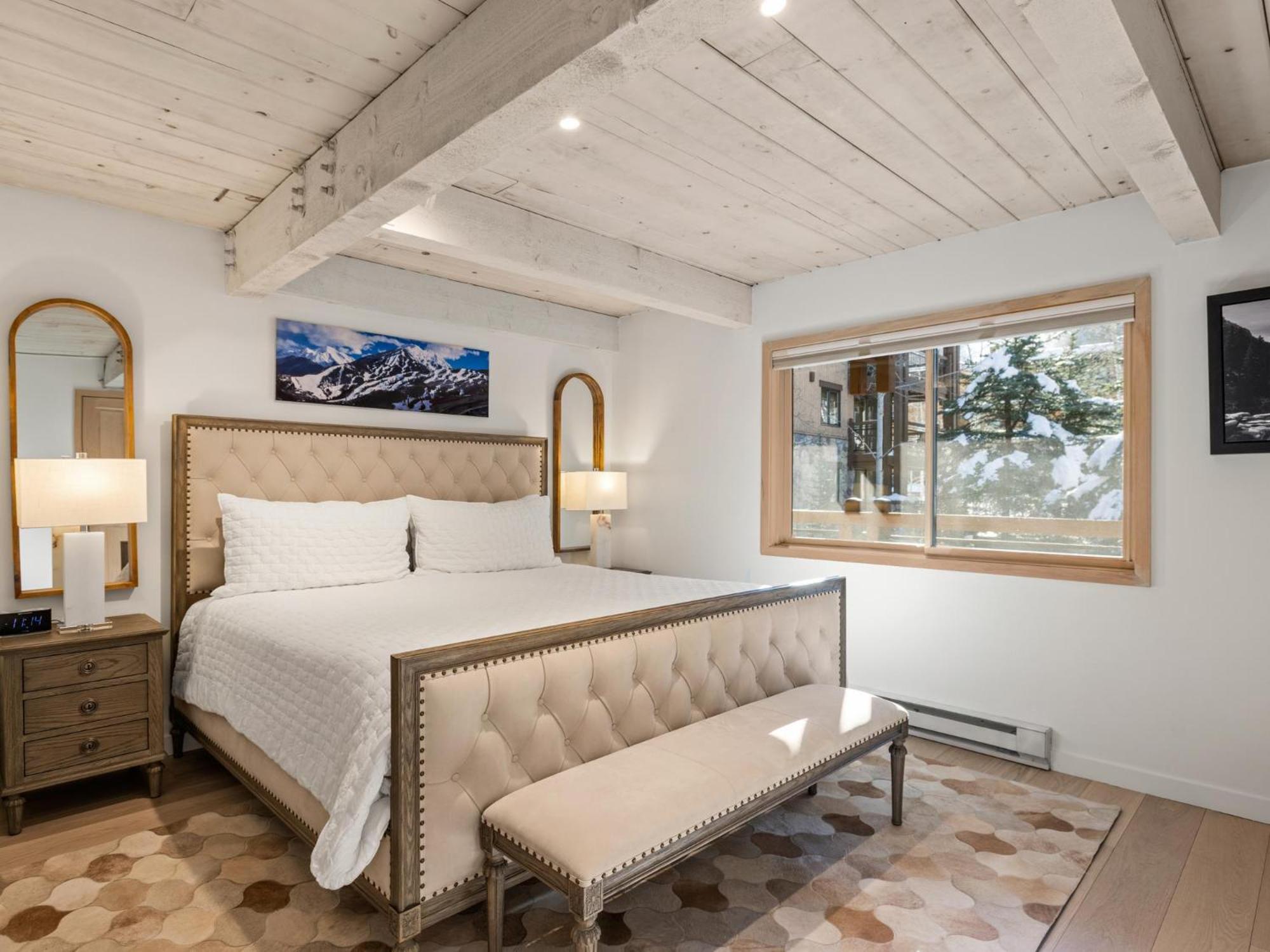 Lift One - One, Two Three Bedroom Units Adjacent To Downtown Apartment